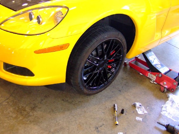 kingsnake c6.k installation of CF wing, CF hood ,  Ram Air,  ZR1 wheels