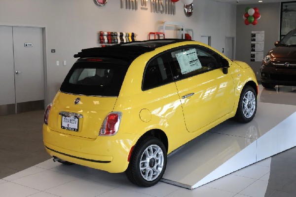 Fiat 500 - Dealership walkthru - 06/27/11 Austin Fiat - Austin Texas