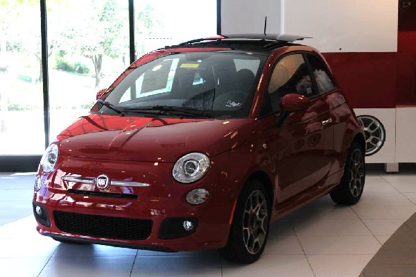 Fiat 500 - Dealership walkthru - 06/27/11 Austin Fiat - Austin Texas