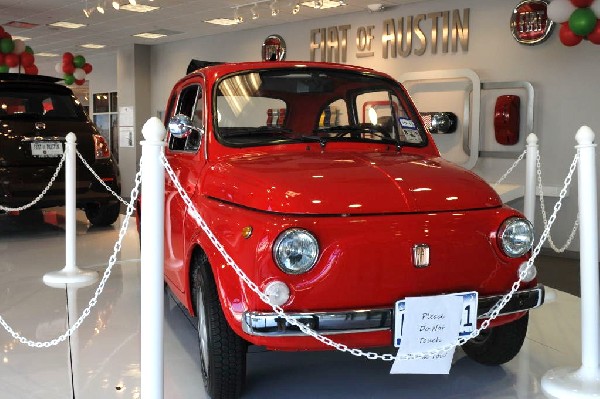 Fiat 500 - Dealership walkthru - 06/27/11 Austin Fiat - Austin Texas