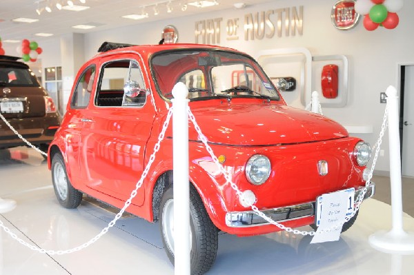 Fiat 500 - Dealership walkthru - 06/27/11 Austin Fiat - Austin Texas