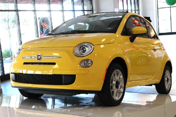 Fiat 500 - Dealership walkthru - 06/27/11 Austin Fiat - Austin Texas