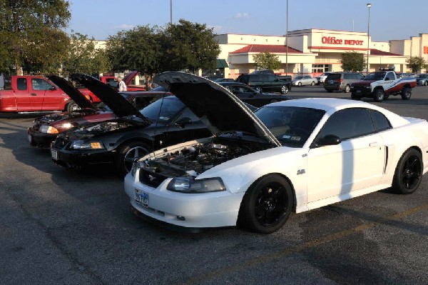 Austin FBody Meetup 08/27/11 Cedar Park Texas - photo by jeff barringer